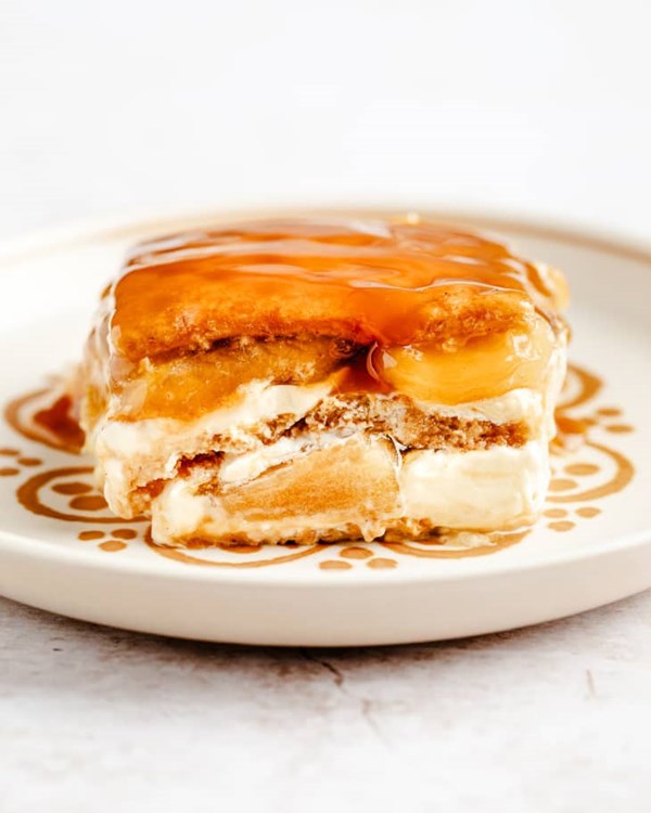 No-bake caramel apple élair cake
