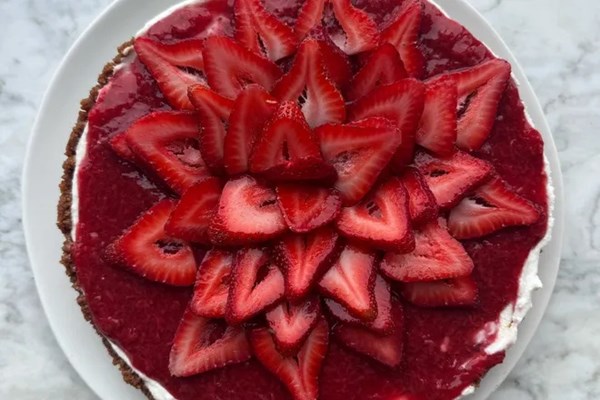 No-bake cheesecake with Biscoff cookie crust