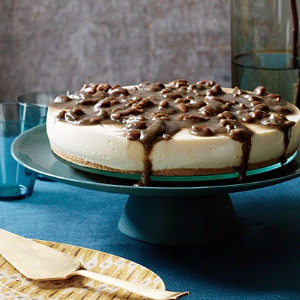 No-bake cheesecake with pecan caramel