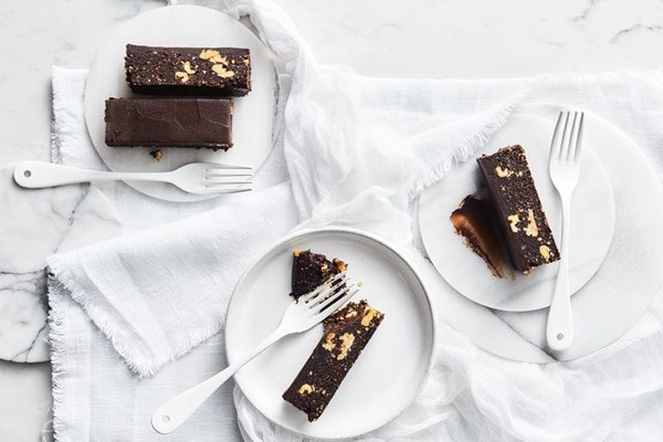 No-bake chocolate and walnut brownie with coffee icing