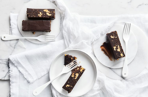 No-bake chocolate and walnut brownie with coffee icing