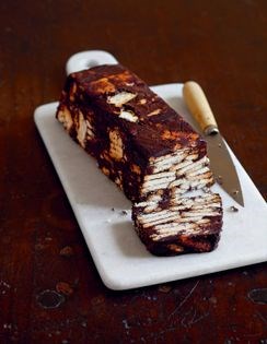 No-bake chocolate cake (Mozaik pasta)