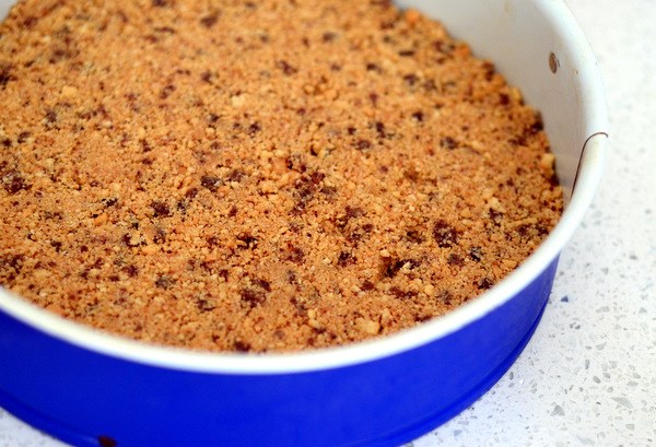 No-bake chocolate chip cookie crust