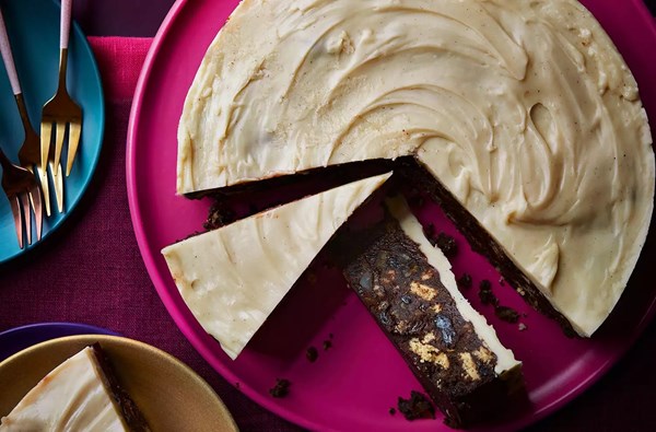 No-bake chocolate Christmas cake 
