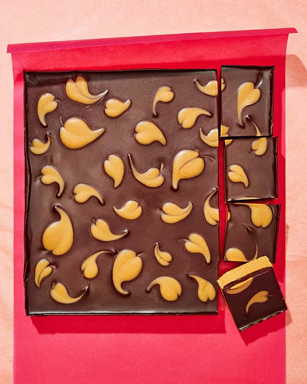 No-bake chocolate-peanut butter cup bars