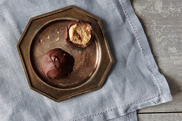 No-bake dark chocolate almond butter bon bons