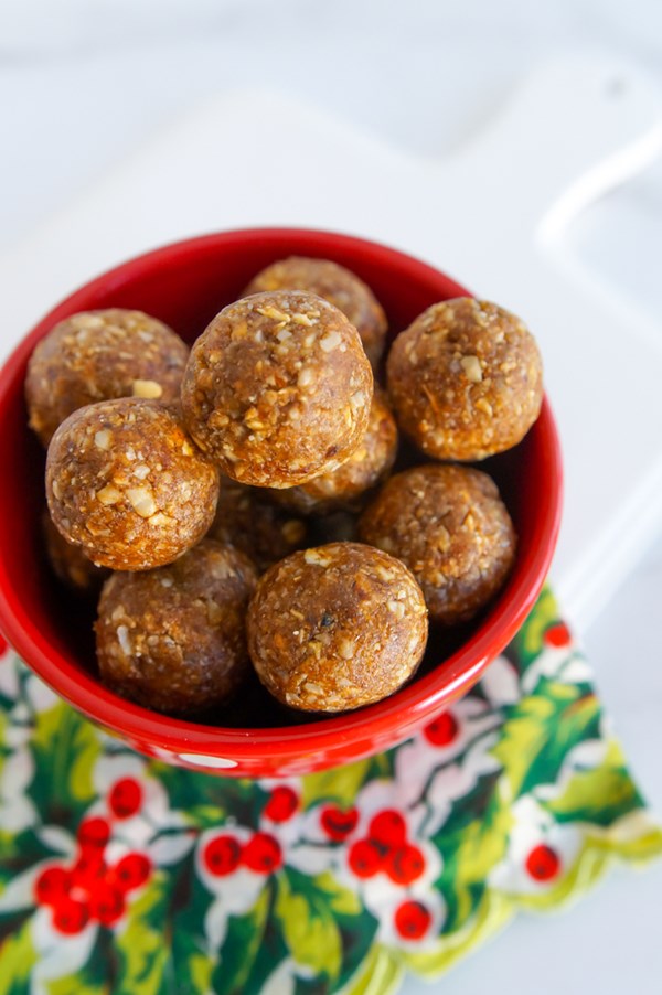 No-bake gingerbread cookie energy balls