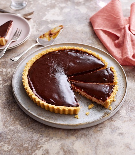 No-bake gooey Mars bar-style tart