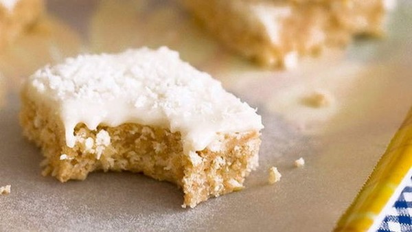 No-bake lemon coconut slice