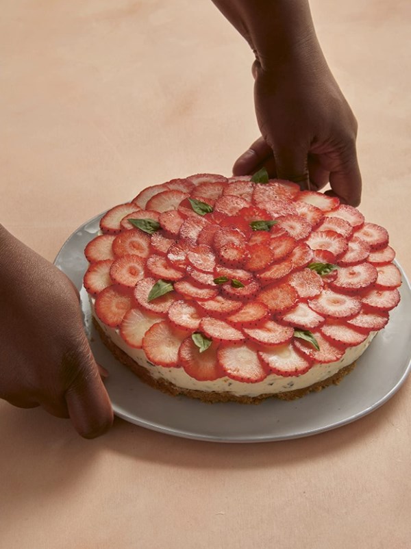 No-bake lime, basil and strawberry cheesecake 