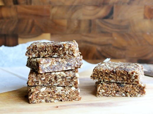No-bake oatmeal raisin bars