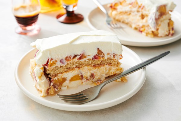 No-bake peaches and cream cake