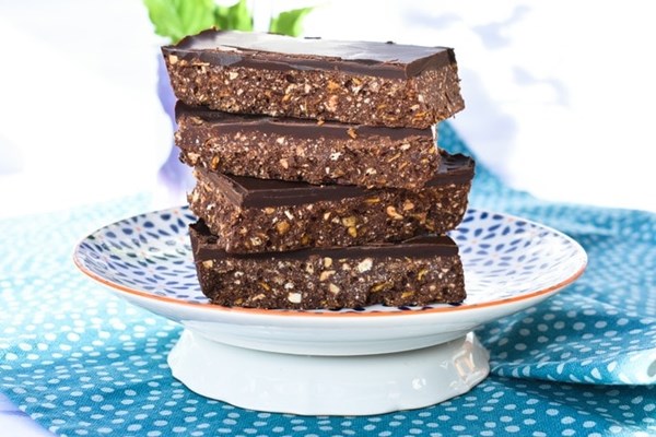 No bake peanut butter & cornflake chocolate tiffin