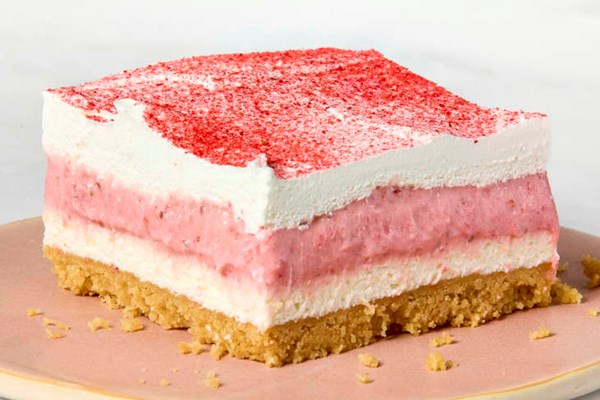 No-bake strawberry dream bars 
