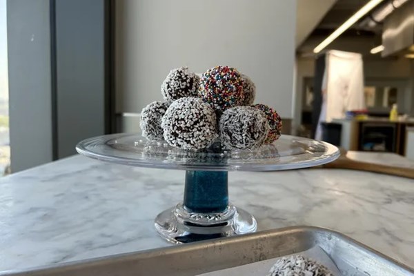 No-bake Swedish chocolate balls (Chokladbollar)