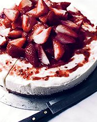 No-bake white chocolate cheesecake with strawberries