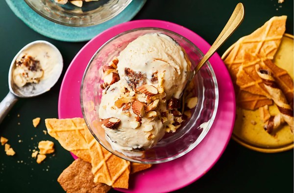 No-churn Baileys & Christmas pudding ice cream