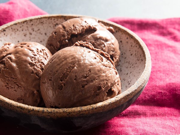 No-churn chocolate ice cream 