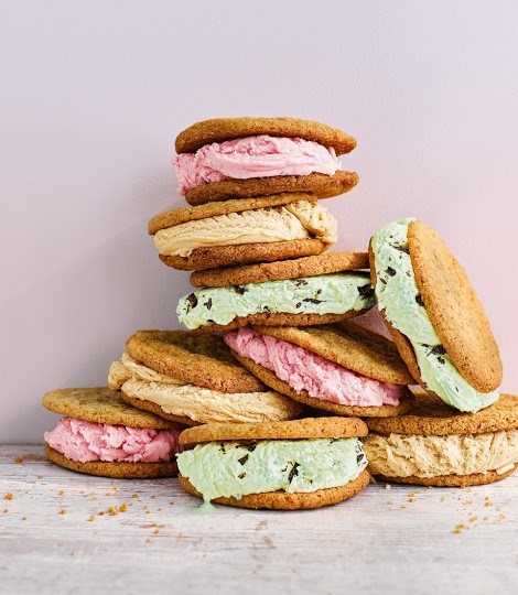 No-churn ice cream cookie sandwiches