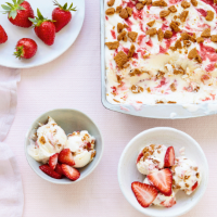 No-churn strawberry cheesecake ice cream