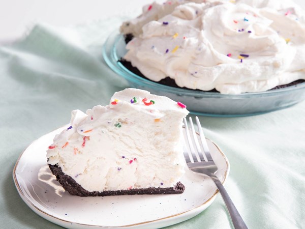 No-churn vanilla ice cream pie 