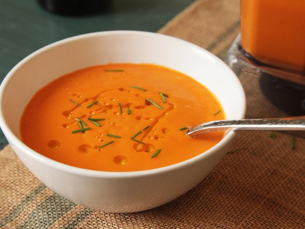 No-cook blender tomato soup