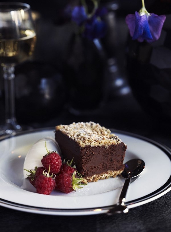 No-cook chocolate truffle cake
