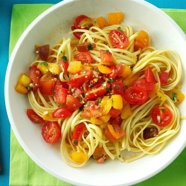No-cook fresh tomato sauce
