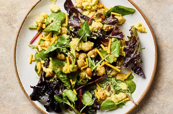 No-cook spicy chicken & chickpea salad