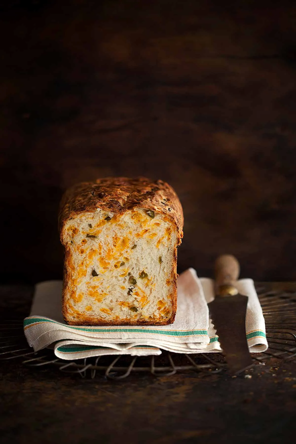 No-knead cheddar and chiles bread