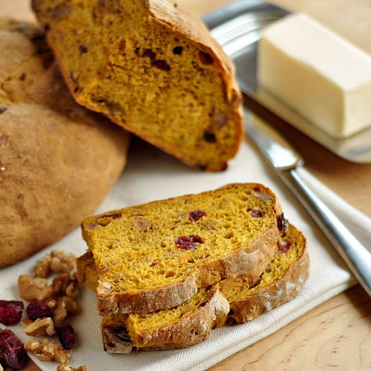 No-knead cran-walnut pumpkin toasting bread