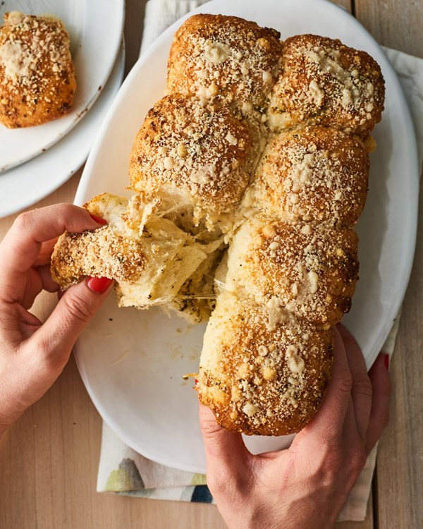 No-knead garlic-Parmesan monkey bread