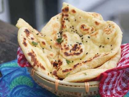No-knead naan