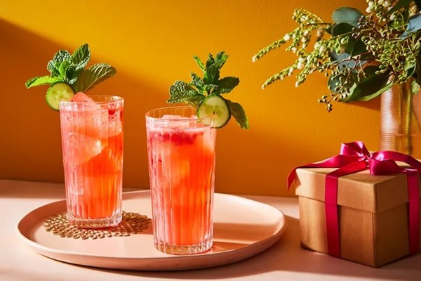 Non-alcoholic raspberry mojito 