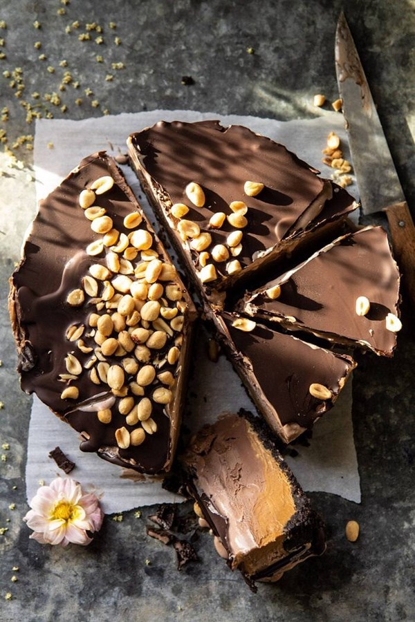Nonnie's 6 ingredient chocolate peanut butter ice cream cake