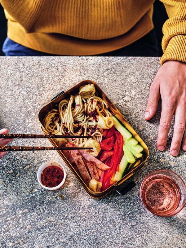 Noodle box for grown-ups