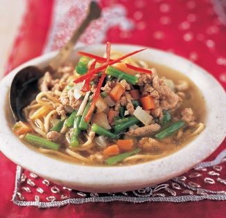 Noodle soup with minced meat and vegetables