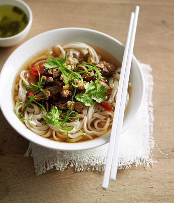 Noodle soup with pork and pickled vegetables (Suan cai rou lamian)