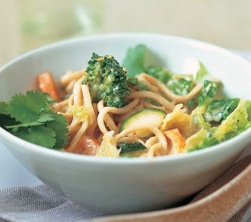 Noodles and vegetables in coconut sauce