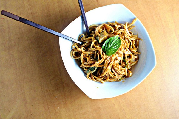 Noodles in Thai curry sauce
