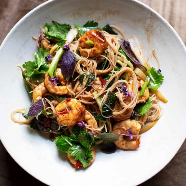 Noodles, prawns and cucumber