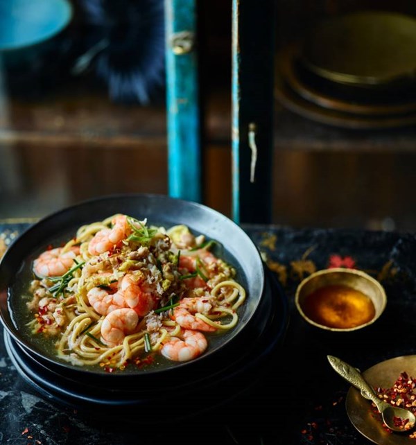 Noodles with chicken and prawns (Dan zai)