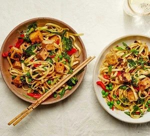 Noodles with crispy tofu 