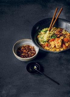  Noodles with tomato and egg