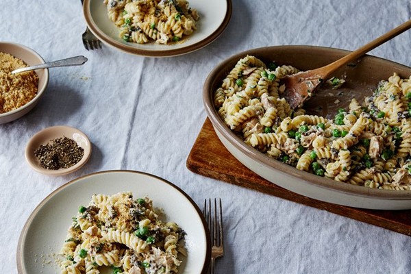 Noodles with tuna and peas ("Tuna pea wiggle")