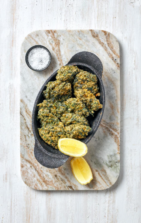 Nori seaweed and egg fritters (Tortas de erva do calhau)