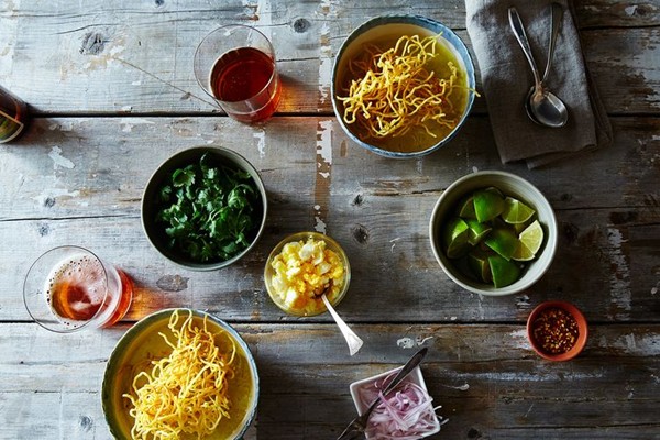  Northern Thai coconut-curry chicken soup (Khao soi)