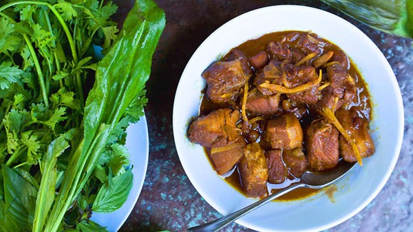 Northern Thai curry (Gaeng hang lay)