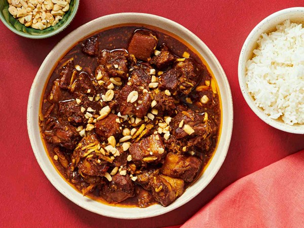 Northern Thai pork curry (Gaeng hunglae / แกงฮังเล)