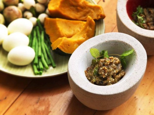 Northern Thai pounded roasted chili dip (Nam phrig noom)